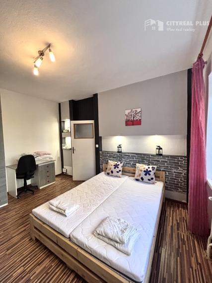 Ponúkame Vám na prenájom 1 izbový byt v rodinnom dome v Nových Zámkoch