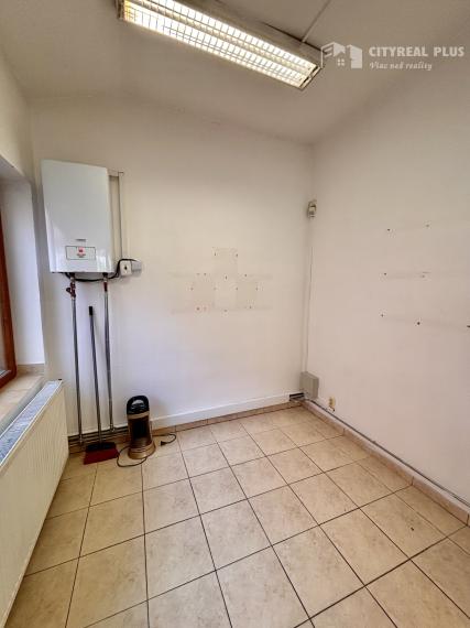 Ponúkame Vám na prenájom obchodný priestor v centre mesta Nové Zámky