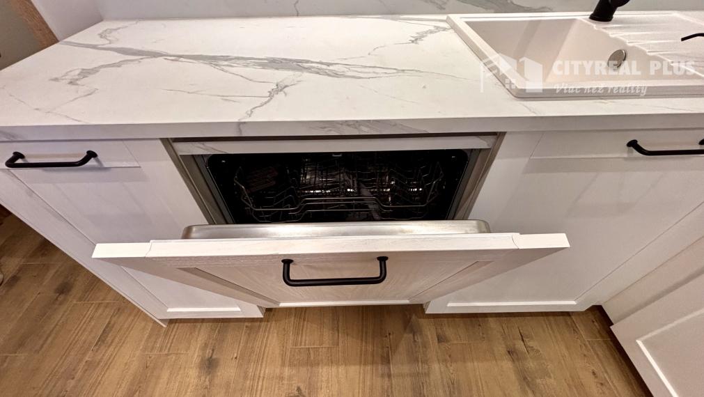 Ponúkame Vám na prenájom veľký 1 izbový byt v Nových Zámkoch