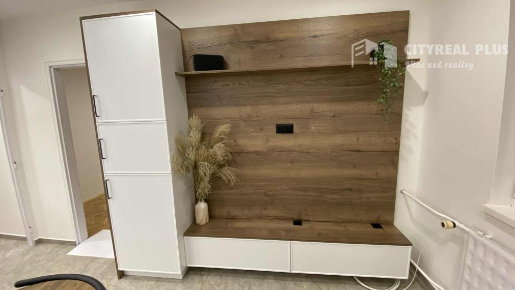 Prenájom luxusný 1-izbový byt balkón Podzámska Nové Zámky