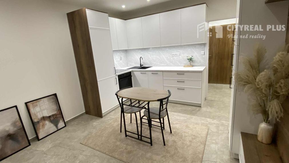 Prenájom luxusný 1-izbový byt balkón Podzámska Nové Zámky