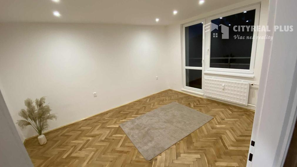 Prenájom luxusný 1-izbový byt balkón Podzámska Nové Zámky