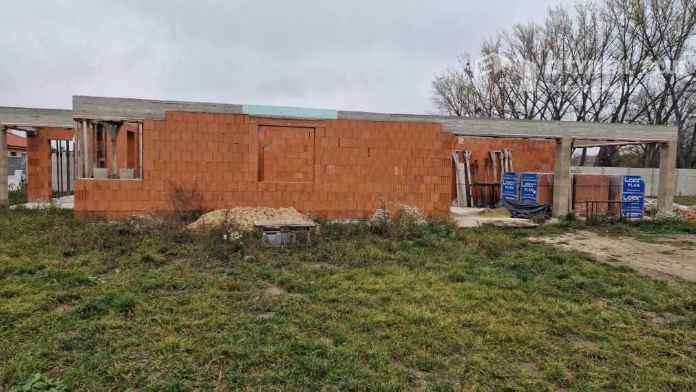 NA predaj 4 izbová NOVOSTAVBA s dvojgarážou HURBANOVO