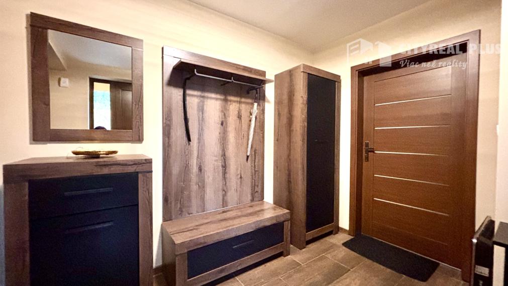 Ponúkame Vám na prenájom 2 izbový byt v rodinnom dome s garážou v meste Nové Zámky