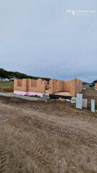 Ponúkam NA PREDAJ 4 izbovú NOVOSTAVBU s GARÁŽOU BAJČ