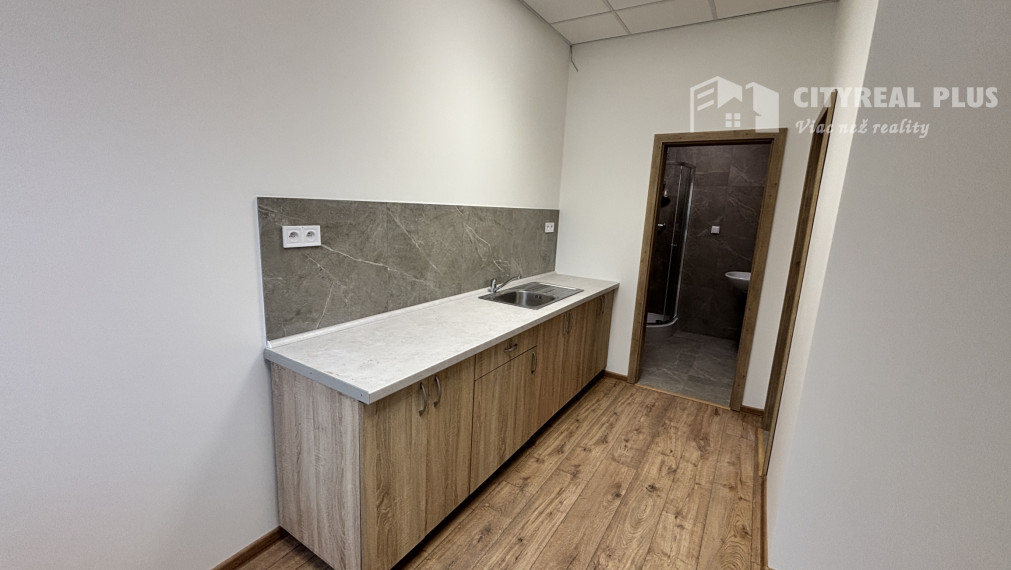 Ponúkame na dlhodobý prenájom  skladový priestor s kanceláriou v meste Štúrovo