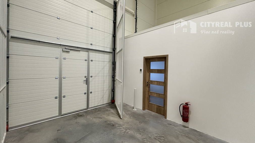 Ponúkame na dlhodobý prenájom  skladový priestor s kanceláriou v meste Štúrovo