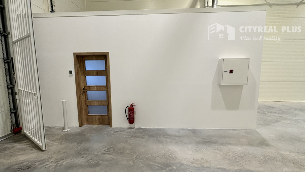 Ponúkame na dlhodobý prenájom  skladový priestor s kanceláriou v meste Štúrovo