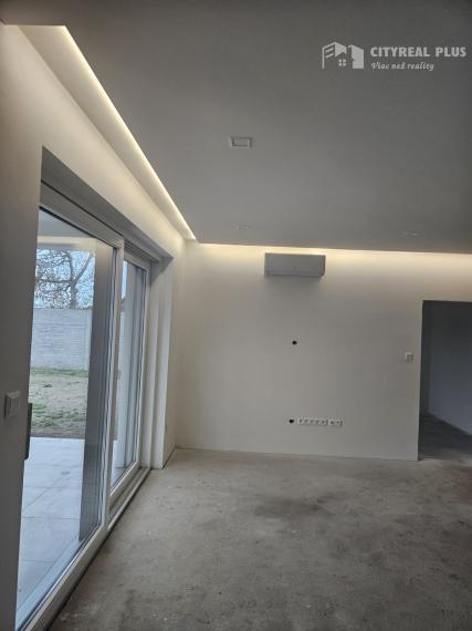 Na predaj 4 izbová moderná novostavba len 15 km od Komárna