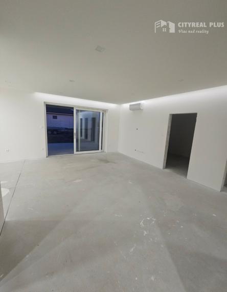 Na predaj 4 izbová moderná novostavba len 15 km od Komárna