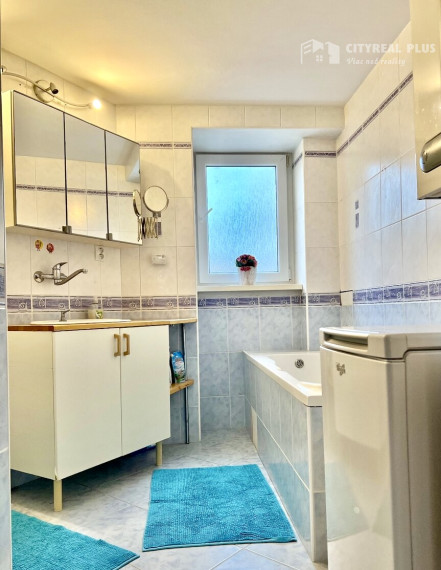 Ponúkame Vám na prenájom 3 izbový byt v centre mesta Nové Zámky