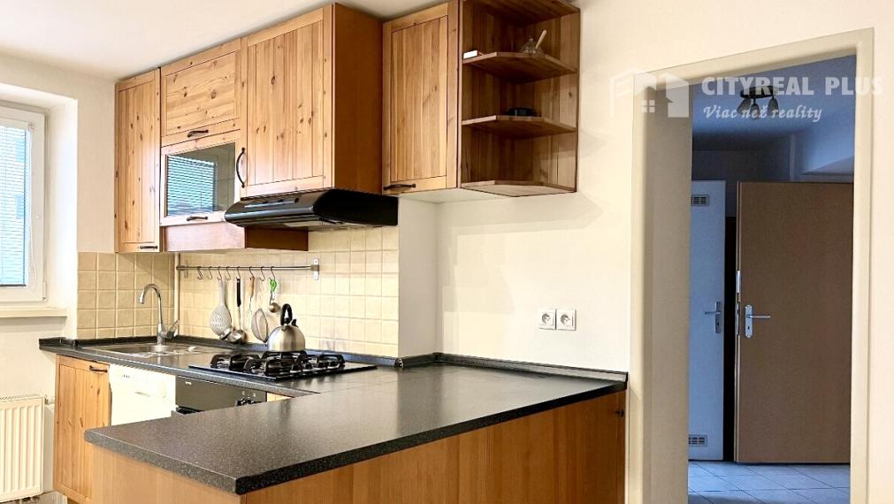 Ponúkame Vám na prenájom 3 izbový byt v centre mesta Nové Zámky