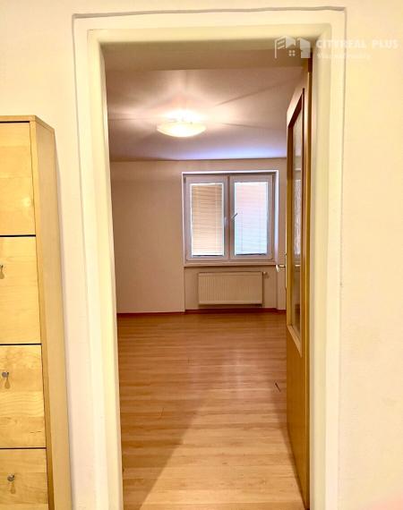 Ponúkame Vám na prenájom 3 izbový byt v centre mesta Nové Zámky