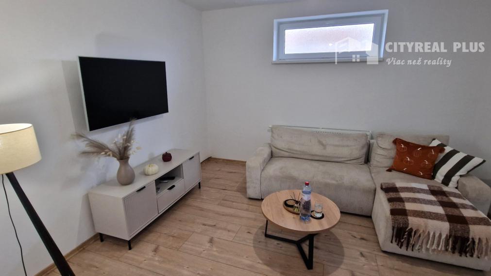 Predám prerobený Rodinný DOM na 20á pozemku obec SEMEROVO