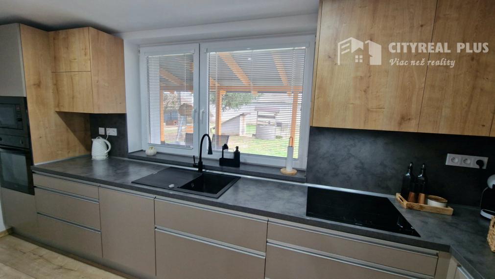 Predám prerobený Rodinný DOM na 20á pozemku obec SEMEROVO