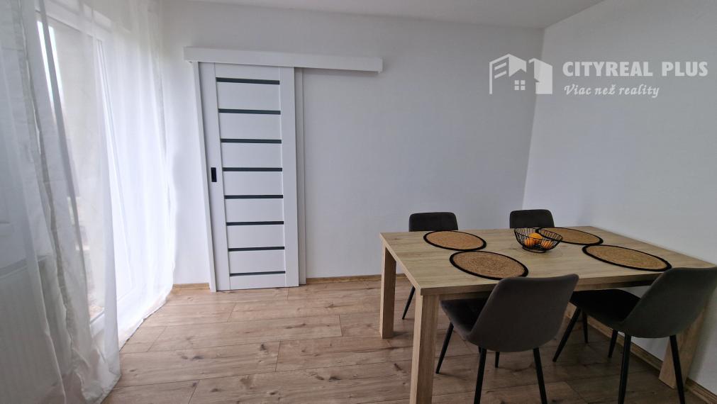 Predám prerobený Rodinný DOM na 20á pozemku obec SEMEROVO