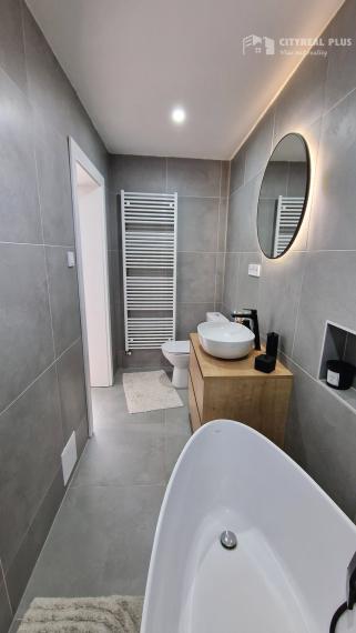 Predám prerobený Rodinný DOM na 20á pozemku obec SEMEROVO