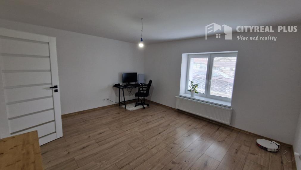 Predám prerobený Rodinný DOM na 20á pozemku obec SEMEROVO