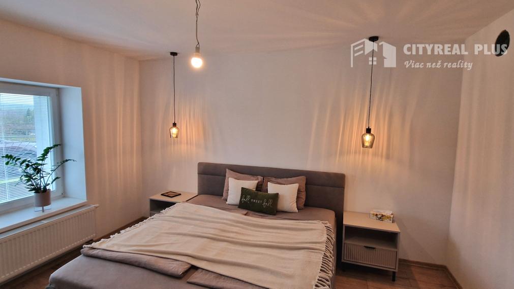 Predám prerobený Rodinný DOM na 20á pozemku 17km od NZ