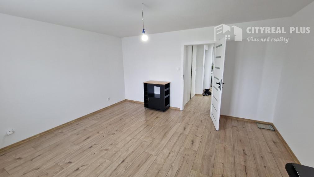 Predám prerobený Rodinný DOM na 20á pozemku 17km od NZ