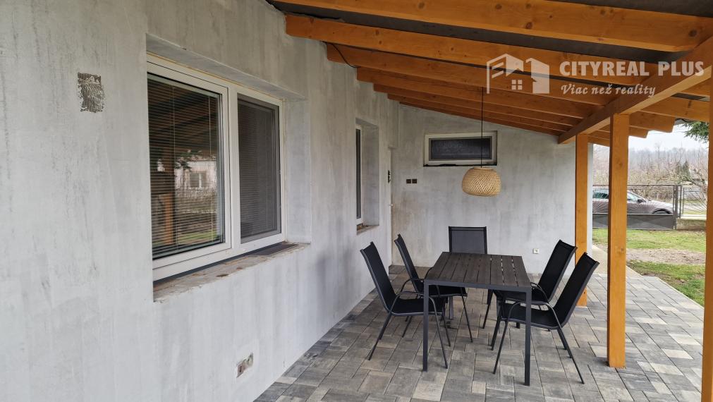 Predám prerobený Rodinný DOM na 20á pozemku 17km od NZ