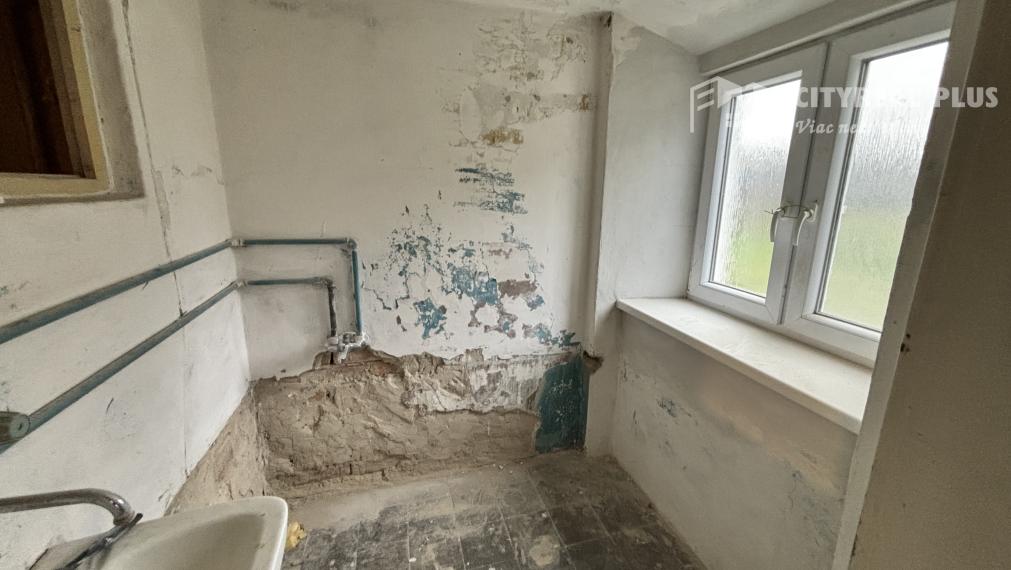 Ponúkame Vám na predaj čiastočne prerobený 1-izbový byt v meste Štúrovo