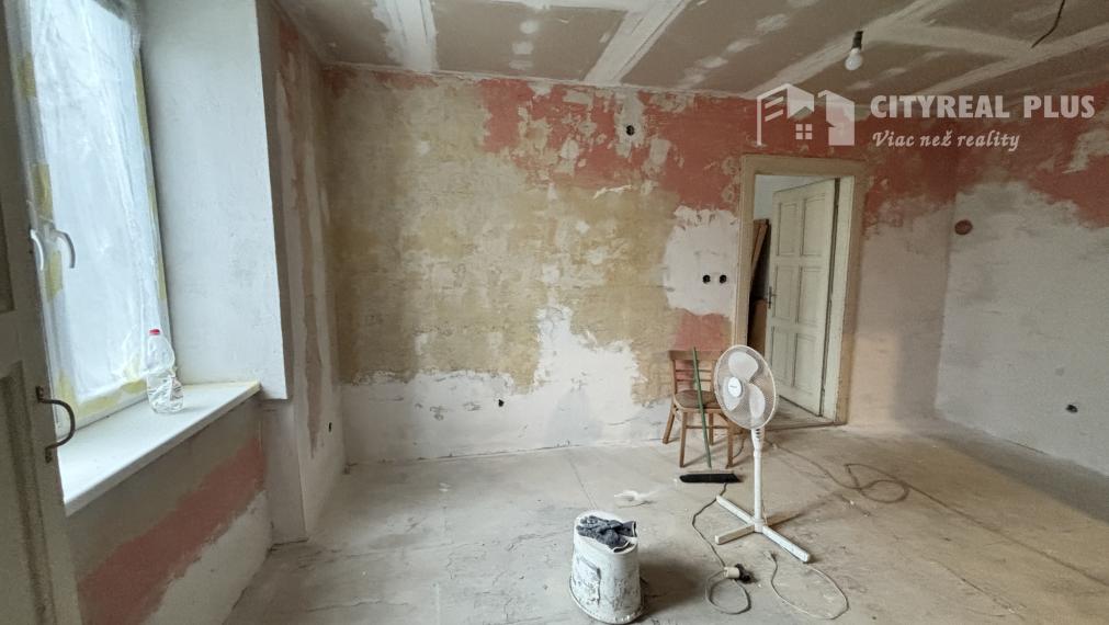 Ponúkame Vám na predaj čiastočne prerobený 1-izbový byt v meste Štúrovo