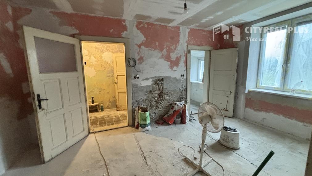 Ponúkame Vám na predaj čiastočne prerobený 1-izbový byt v meste Štúrovo