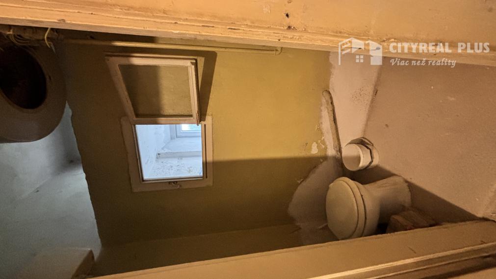 Ponúkame Vám na predaj čiastočne prerobený 1-izbový byt v meste Štúrovo