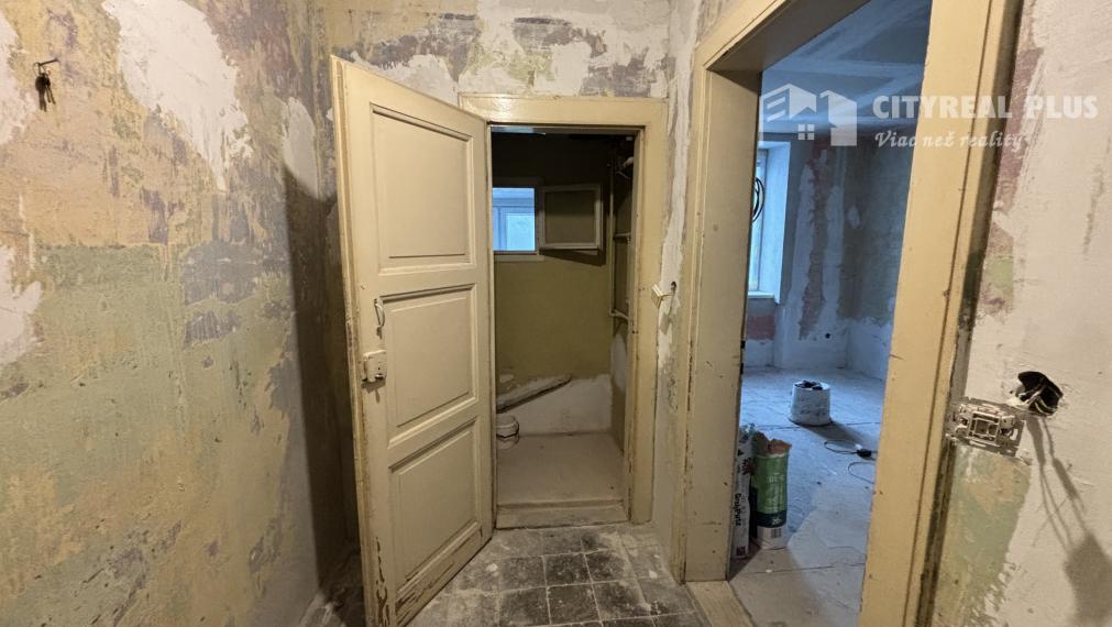 Ponúkame Vám na predaj čiastočne prerobený 1-izbový byt v meste Štúrovo