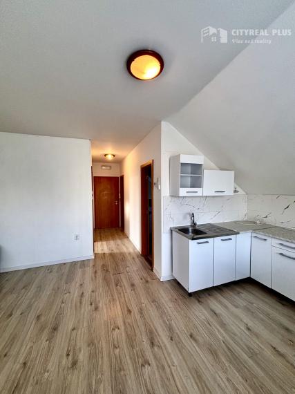 Ponúkame Vám na prenájom 2 izbový byt v meste Nové Zámky