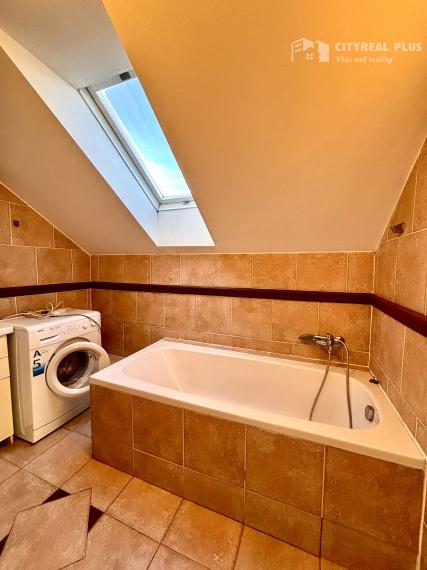 Ponúkame Vám na prenájom 2 izbový byt v meste Nové Zámky