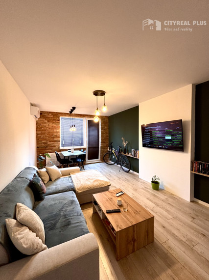 Ponúkame Vám na prenájom veľký, kompletne zariadený 2 izbový byt v meste Nové Zámky