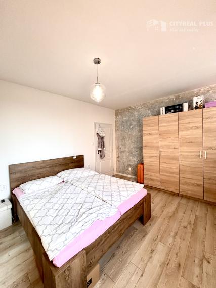 Ponúkame Vám na prenájom veľký, kompletne zariadený 2 izbový byt v meste Nové Zámky