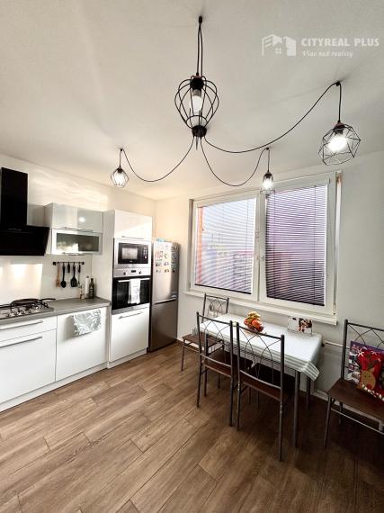 Ponúkame Vám na prenájom veľký, kompletne zariadený 2 izbový byt v meste Nové Zámky