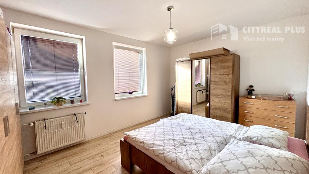 Ponúkame Vám na prenájom veľký, kompletne zariadený 2 izbový byt v meste Nové Zámky