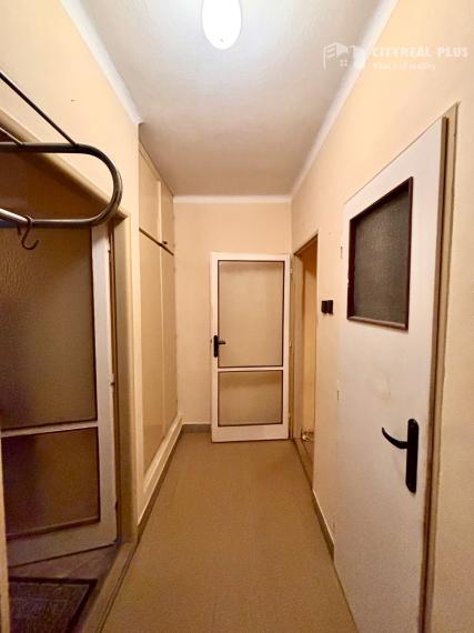 Ponúkame Vám na predaj tehlový 2 izbový byt v centre mesta Šurany