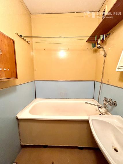 Ponúkame Vám na predaj tehlový 2 izbový byt v centre mesta Šurany