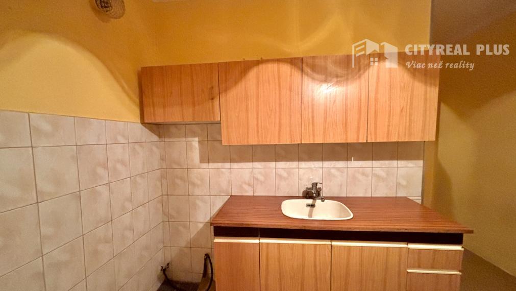 Ponúkame Vám na predaj tehlový 2 izbový byt v centre mesta Šurany