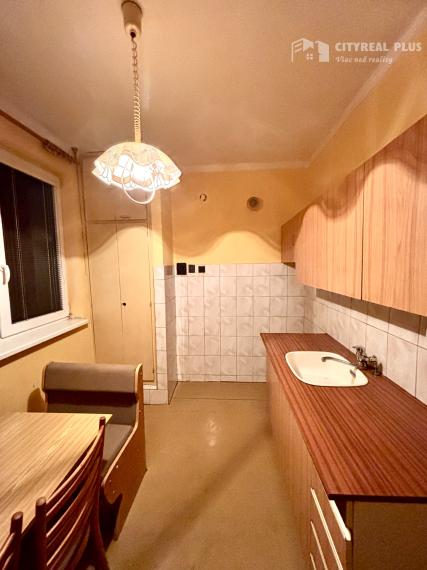 Ponúkame Vám na predaj tehlový 2 izbový byt v centre mesta Šurany