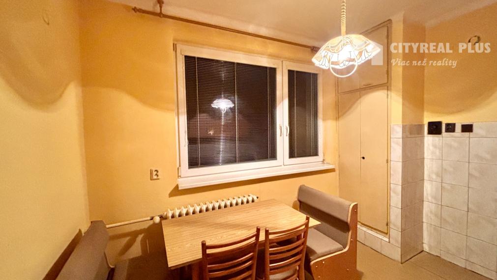 Ponúkame Vám na predaj tehlový 2 izbový byt v centre mesta Šurany