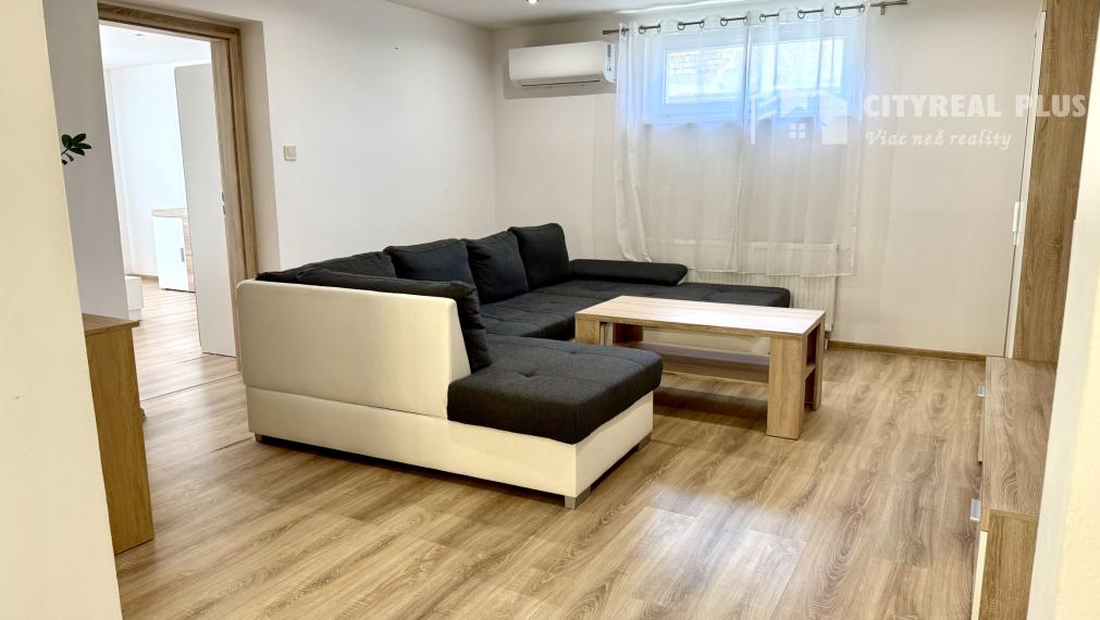 Ponúkame Vám na predaj rodinný dom v meste Kolárovo