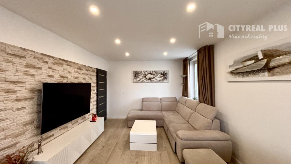 Ponúkame Vám na prenájom kompletne prerobený, veľký 3 izbový byt vo vyhľadávanej lokalite v meste Nové Zámky