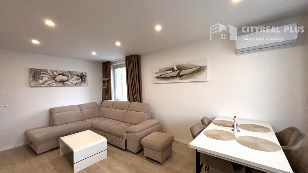 Ponúkame Vám na prenájom kompletne prerobený, veľký 3 izbový byt vo vyhľadávanej lokalite v meste Nové Zámky