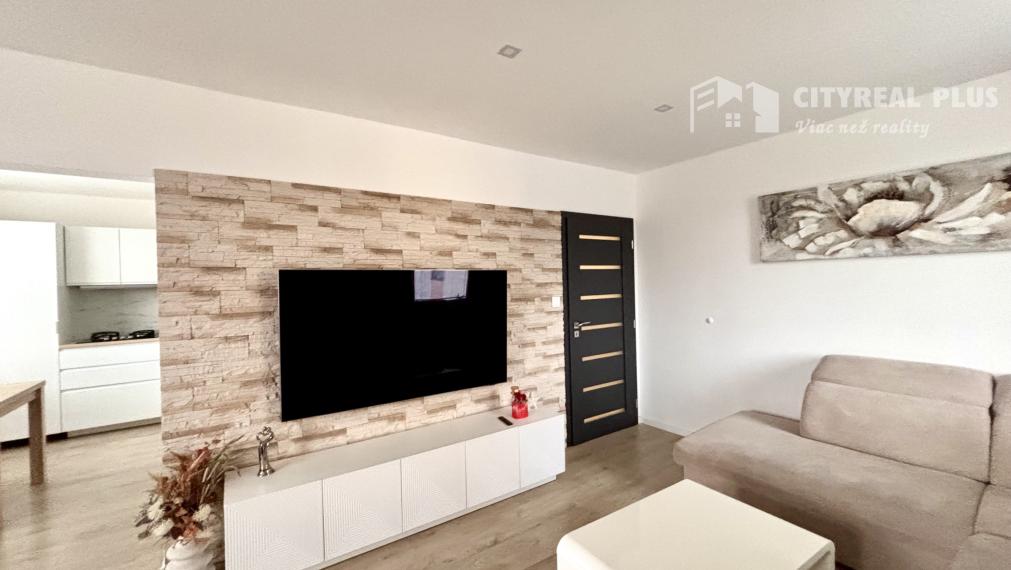 Ponúkame Vám na prenájom kompletne prerobený, veľký 3 izbový byt vo vyhľadávanej lokalite v meste Nové Zámky