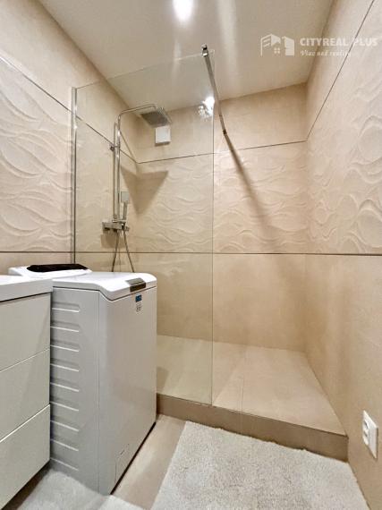 Ponúkame Vám na prenájom kompletne prerobený, veľký 3 izbový byt vo vyhľadávanej lokalite v meste Nové Zámky