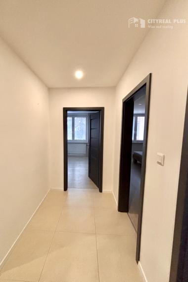 Ponúkame Vám na prenájom kompletne prerobený, veľký 3 izbový byt vo vyhľadávanej lokalite v meste Nové Zámky