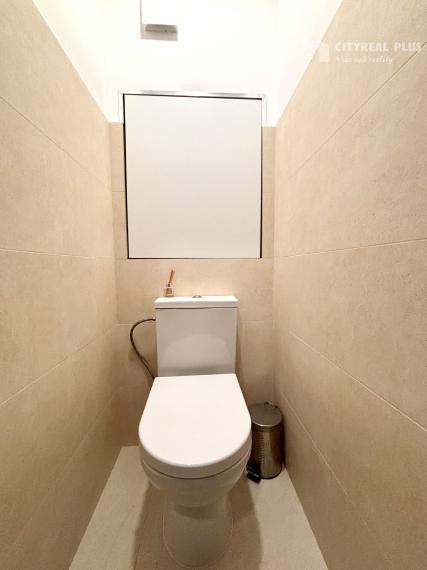 Ponúkame Vám na prenájom kompletne prerobený, veľký 3 izbový byt vo vyhľadávanej lokalite v meste Nové Zámky