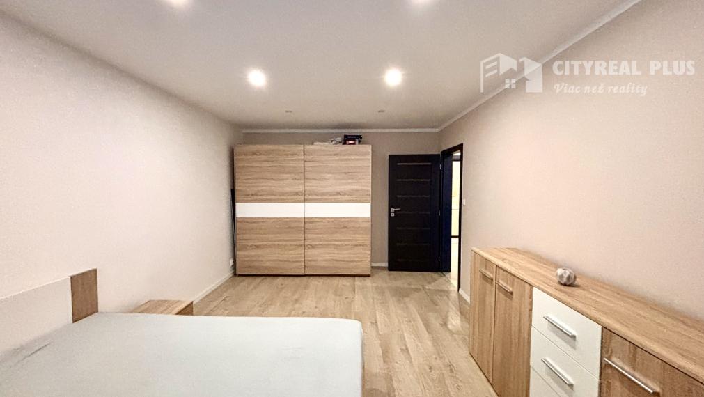 Ponúkame Vám na prenájom kompletne prerobený, veľký 3 izbový byt vo vyhľadávanej lokalite v meste Nové Zámky