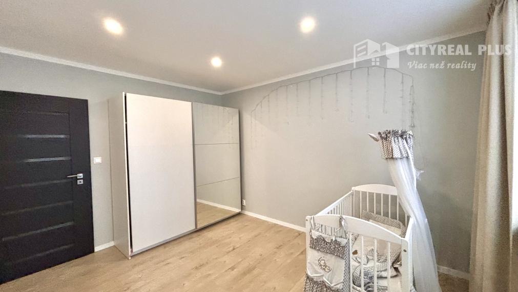 Ponúkame Vám na prenájom kompletne prerobený, veľký 3 izbový byt vo vyhľadávanej lokalite v meste Nové Zámky